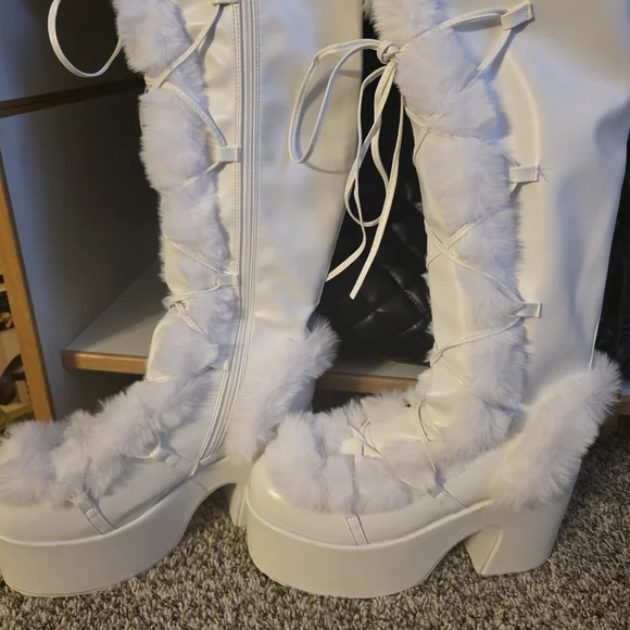 Chic White Faux Fur Lace-Up Heeled Boots - Picture 1 of 7